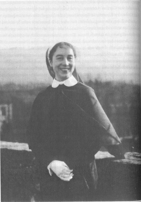 Anneliese Riess 1937 in Schwesternuniform