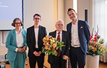 Richard Schröder erhält Humboldt-Universitätsmedaille von Julia von Blumenthal