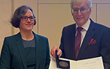 Dr. Manfred Gentz erhält die Humboldt-Universitäts-Medaille von HU-Präsidentin Julia von Blumenthal