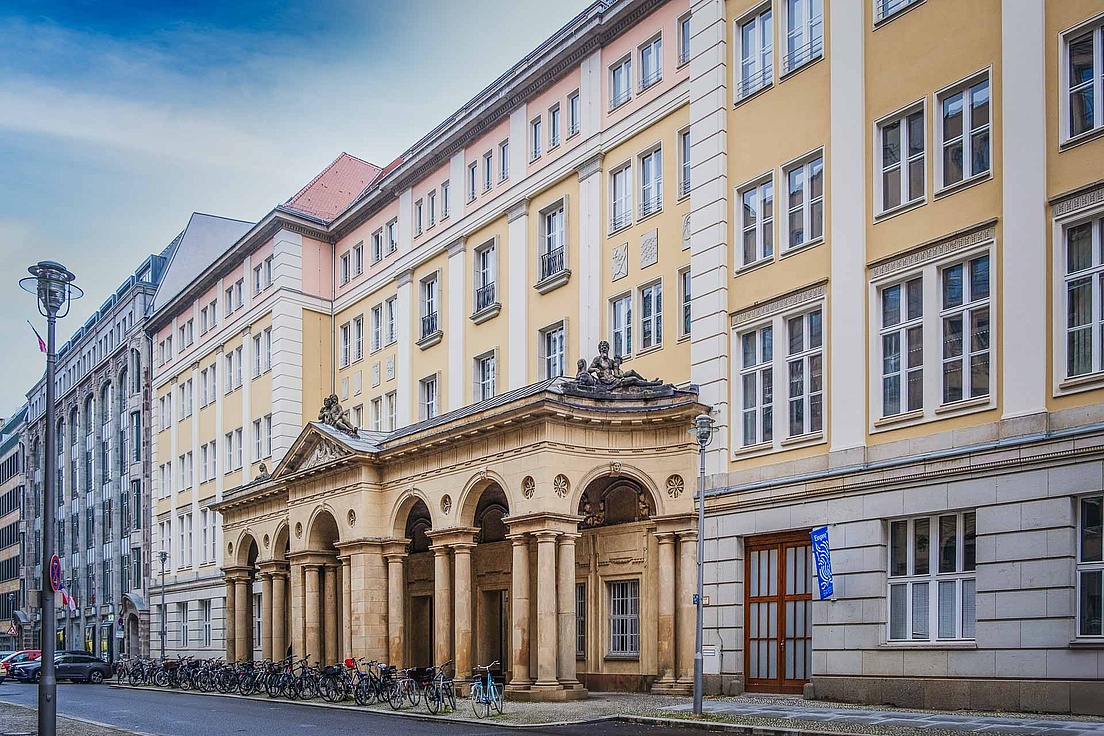 Anton-Wilhelm-Amo-Strasse 40/41 Das Gebäude Anton-Wilhelm-Amo-Strasse 40/41 - Sitz des Instituts für Europäische Ethnologie und des Berliner Instituts für empirische Integrations- und Migrationsforschung.