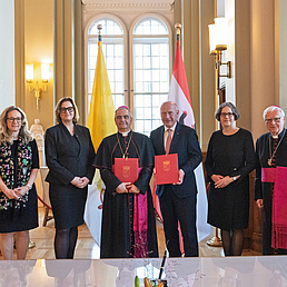 Signing of the state treaty in the Rotes Rathaus