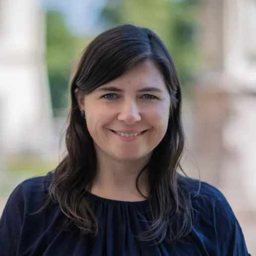 Dr. Iris-Barbara Cseke